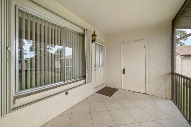 324 KNOTTY PINE Circle B-2, Greenacres, FL 33463