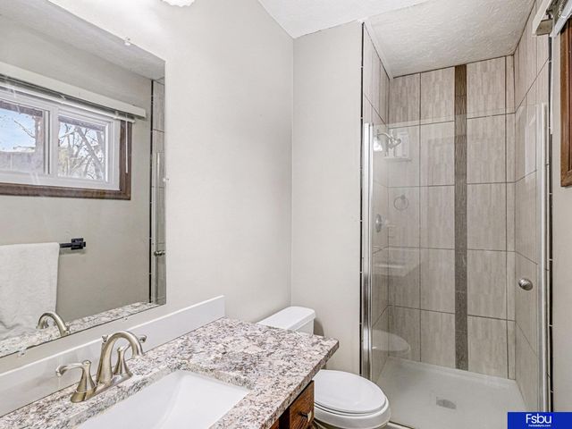 1104 Patricia Drive, Papillion, NE 68046