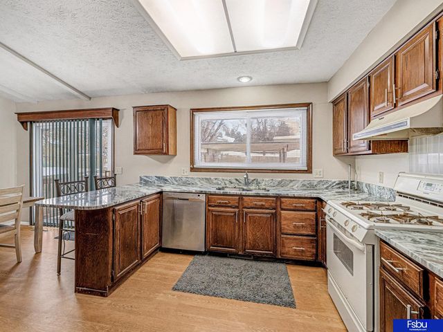 1104 Patricia Drive, Papillion, NE 68046