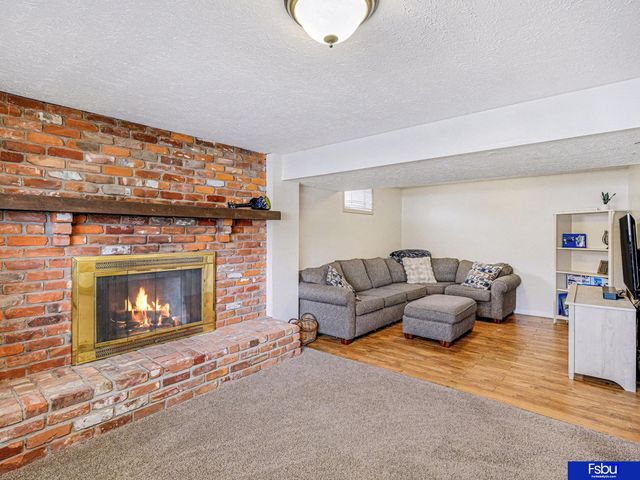 1104 Patricia Drive, Papillion, NE 68046