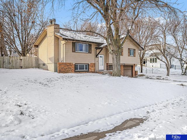 1104 Patricia Drive, Papillion, NE 68046