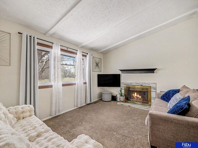 1104 Patricia Drive, Papillion, NE 68046