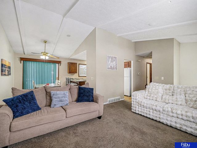 1104 Patricia Drive, Papillion, NE 68046