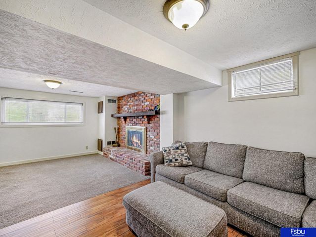 1104 Patricia Drive, Papillion, NE 68046