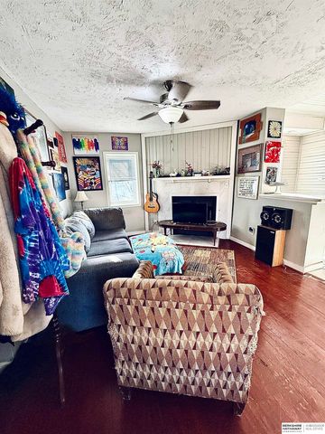 1813 Oak Street, Omaha, NE 68108