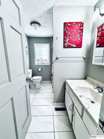 1813 Oak Street, Omaha, NE 68108