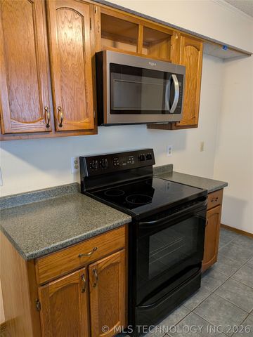 9221 S 92nd East Avenue, Tulsa, OK 74133