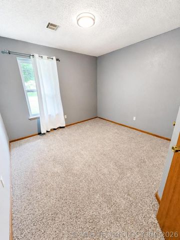 9221 S 92nd East Avenue, Tulsa, OK 74133