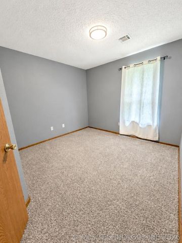 9221 S 92nd East Avenue, Tulsa, OK 74133
