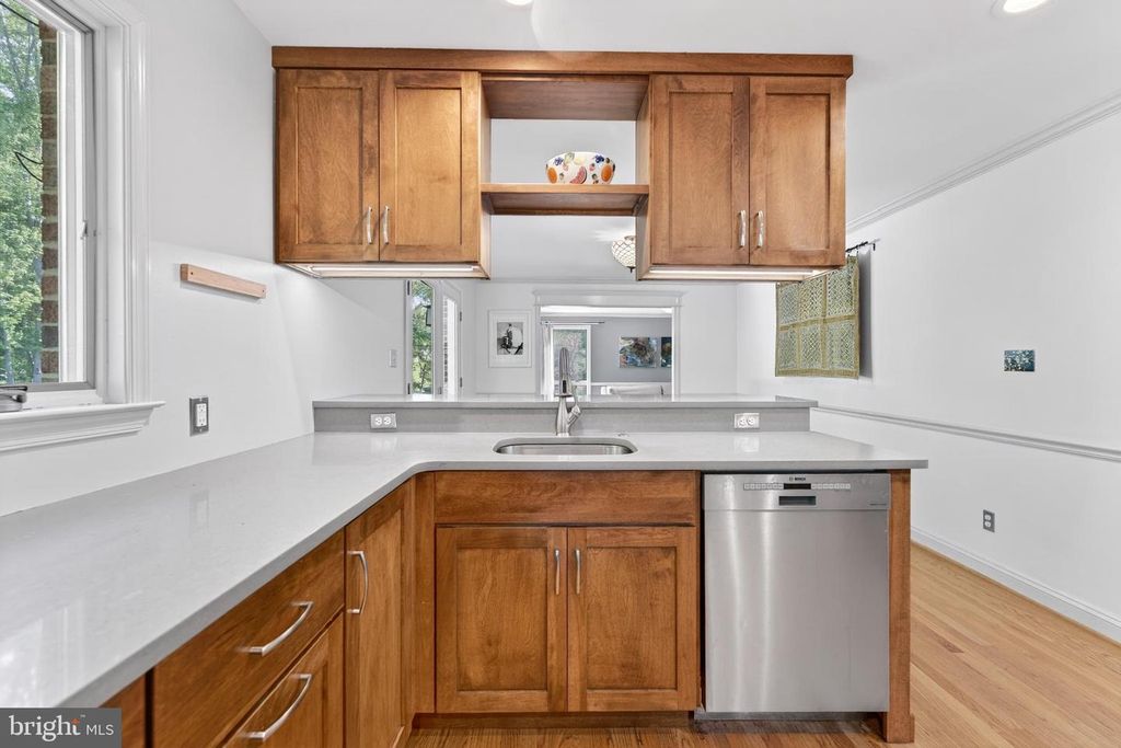 Image 10 of property listing at 1917 MERRIFIELDS DR, Silver Spring, MD 20906