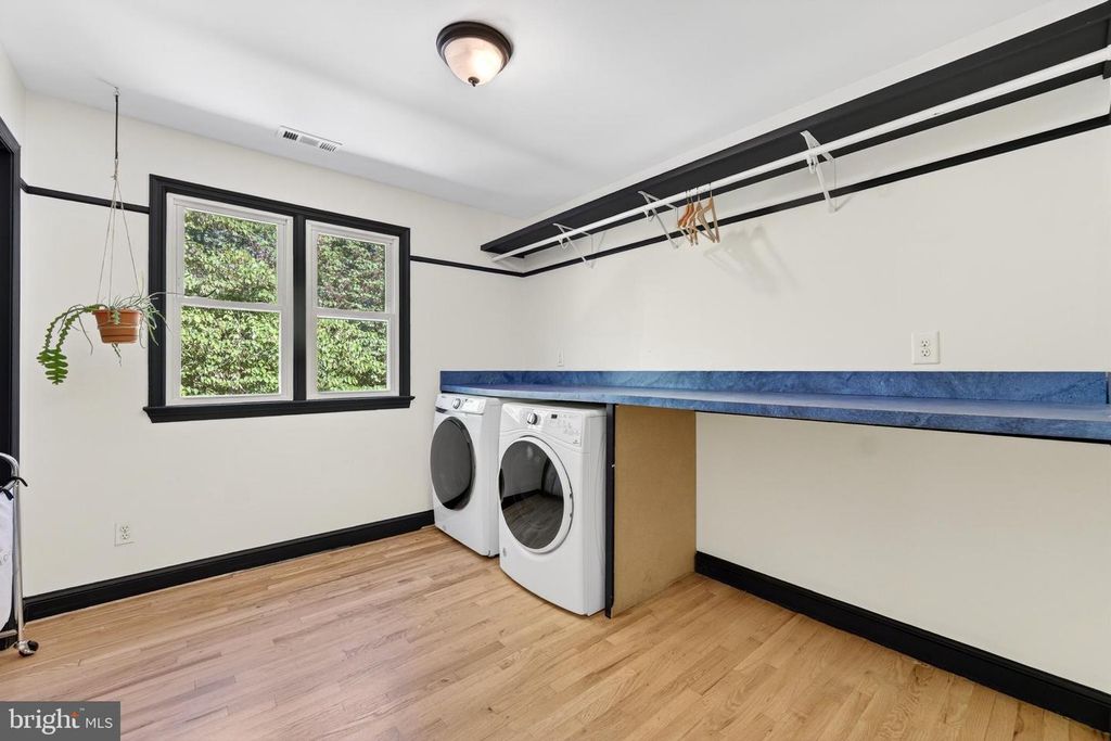 Image 37 of property listing at 1917 MERRIFIELDS DR, Silver Spring, MD 20906