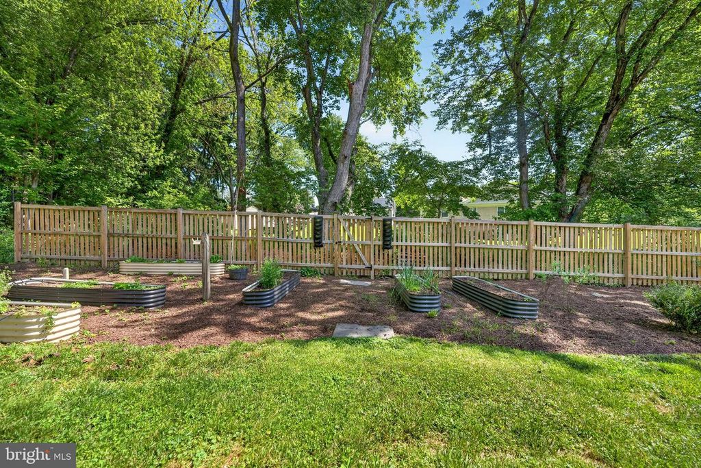 Image 52 of property listing at 1917 MERRIFIELDS DR, Silver Spring, MD 20906