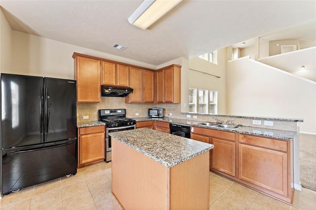 228 Shoshone Ridge Drive, La Marque, TX 77568