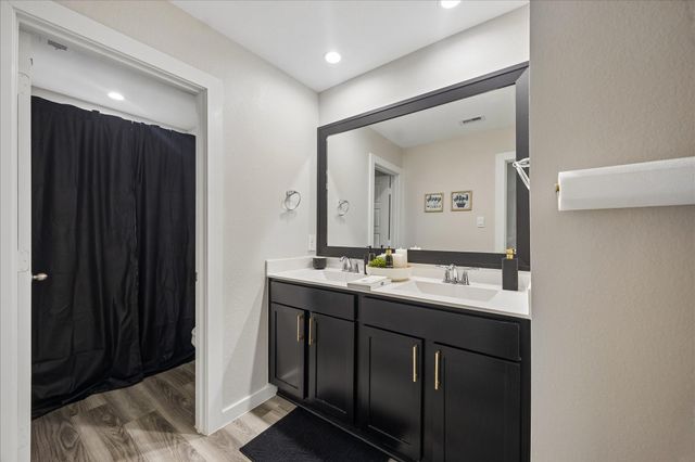 3034 Crown Gate Drive, Houston, TX 77047