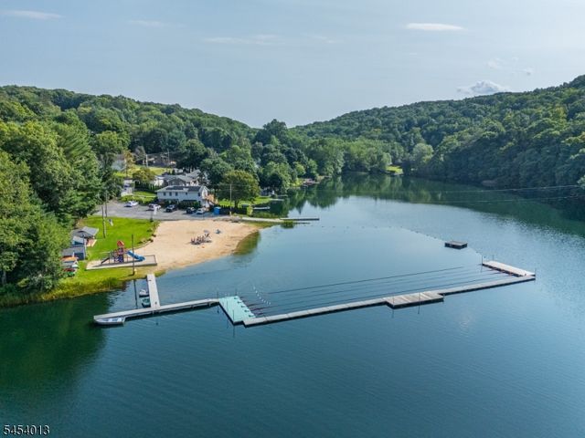 48 Lakeside Ave, Hardyston Twp., NJ 07460