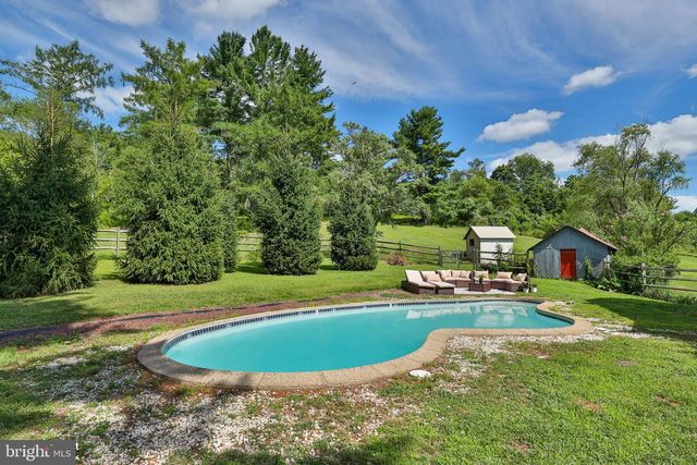 8967 EASTON RD, Ottsville, PA 18942