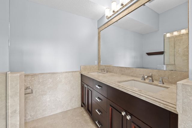 516 Commons Drive, Palm Beach Gardens, FL 33418