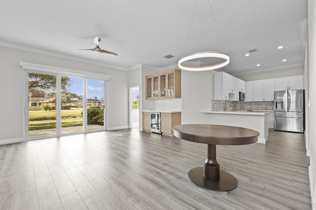 516 Commons Drive, Palm Beach Gardens, FL 33418