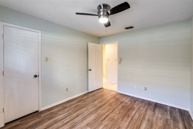 6517 OAK FOREST Court, Fort Worth, TX 76112