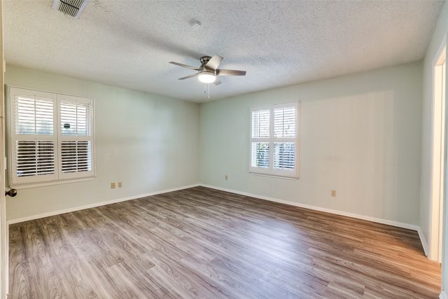 6517 OAK FOREST Court, Fort Worth, TX 76112