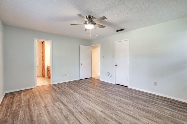 6517 OAK FOREST Court, Fort Worth, TX 76112