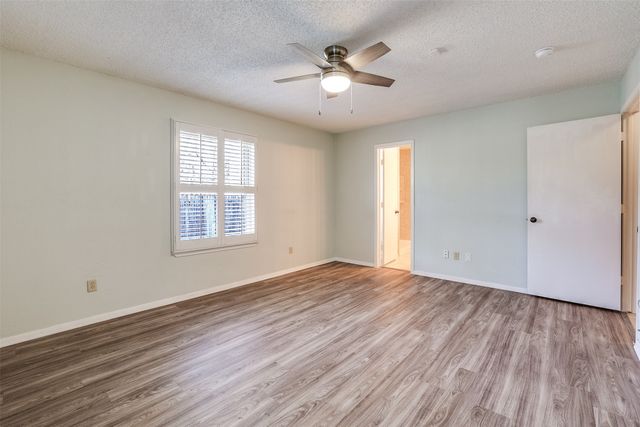 6517 OAK FOREST Court, Fort Worth, TX 76112