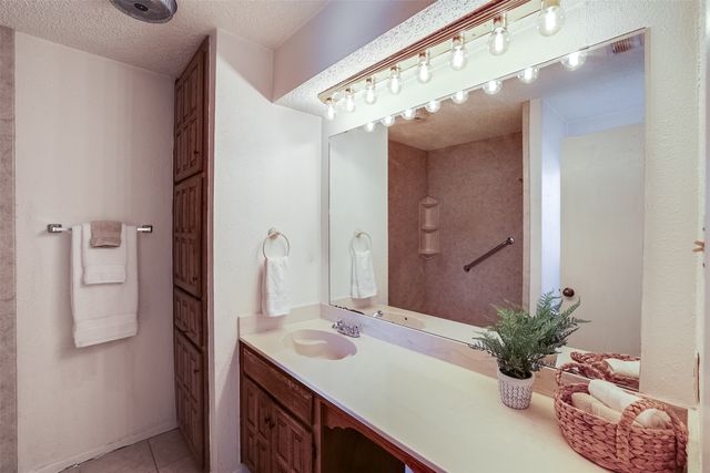 6517 OAK FOREST Court, Fort Worth, TX 76112