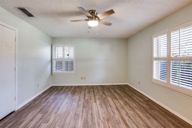 6517 OAK FOREST Court, Fort Worth, TX 76112