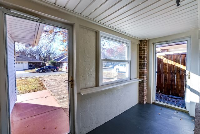 6517 OAK FOREST Court, Fort Worth, TX 76112