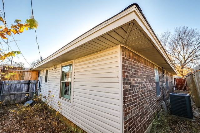 6517 OAK FOREST Court, Fort Worth, TX 76112