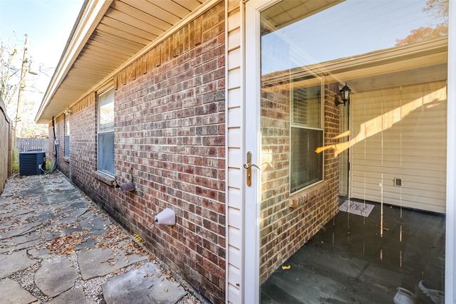 6517 OAK FOREST Court, Fort Worth, TX 76112