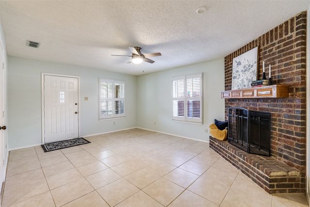 6517 OAK FOREST Court, Fort Worth, TX 76112