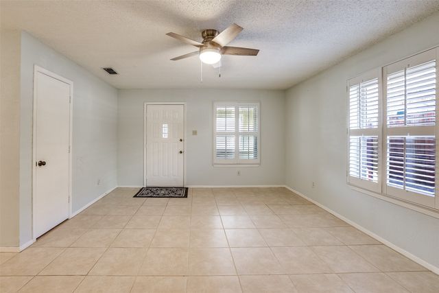 6517 OAK FOREST Court, Fort Worth, TX 76112