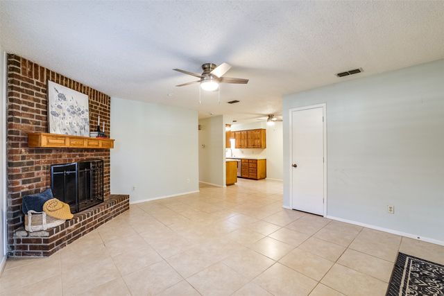 6517 OAK FOREST Court, Fort Worth, TX 76112