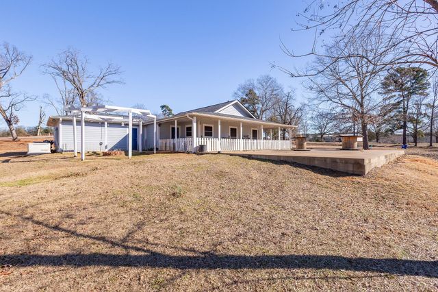 2731 Fm 225, Douglass, TX 75943