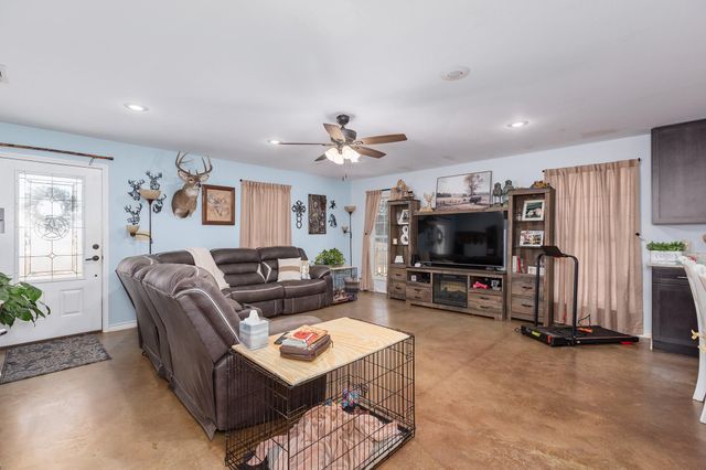 2731 Fm 225, Douglass, TX 75943