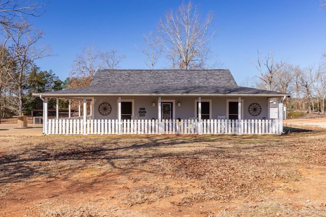 2731 Fm 225, Douglass, TX 75943