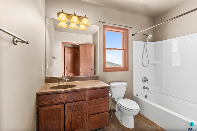 26097 468th Ave Avenue, Sioux Falls, SD 57107