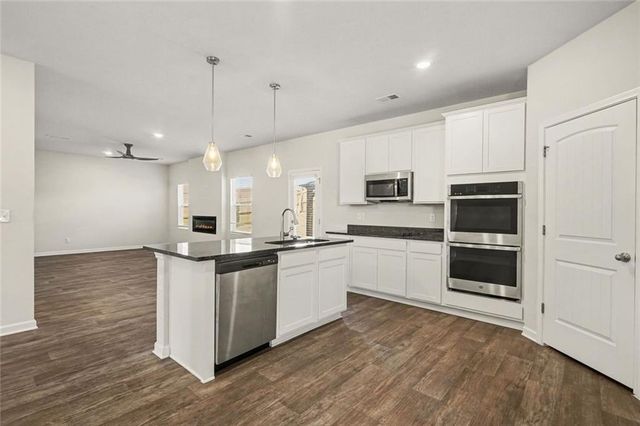 318 W Sandy Creek Drive, Covington, GA 30014