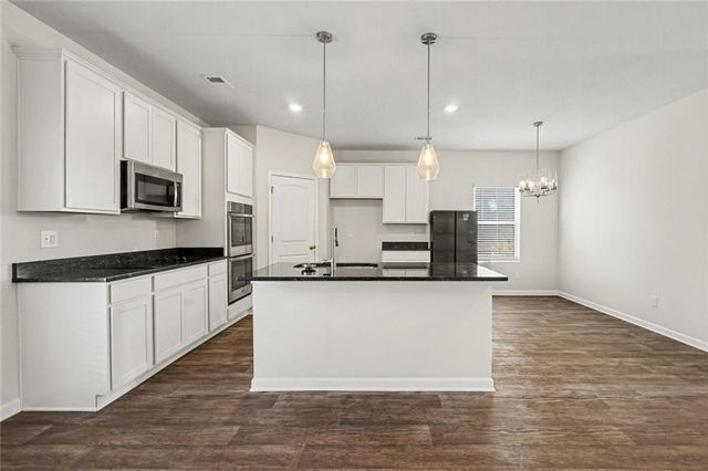 318 W Sandy Creek Drive, Covington, GA 30014