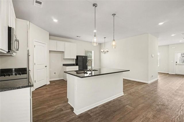 318 W Sandy Creek Drive, Covington, GA 30014
