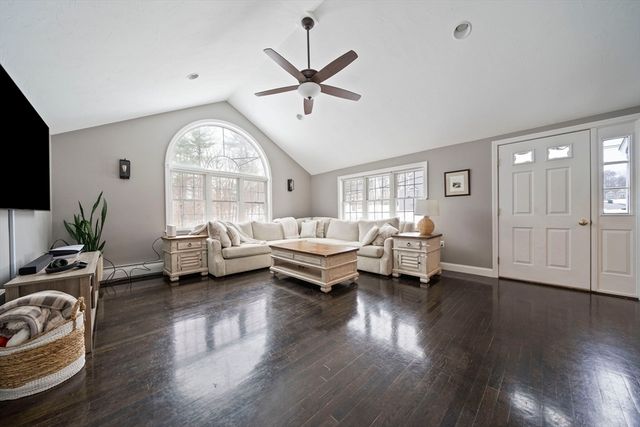 461 Maple St, Franklin, MA 02038