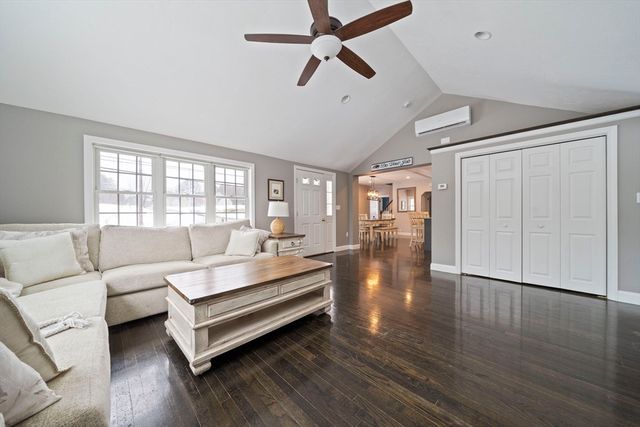 461 Maple St, Franklin, MA 02038