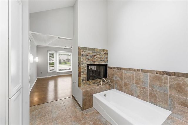 11811 Slater Street, Overland Park, KS 66210