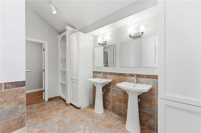 11811 Slater Street, Overland Park, KS 66210