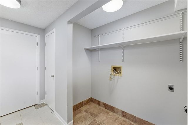 11811 Slater Street, Overland Park, KS 66210