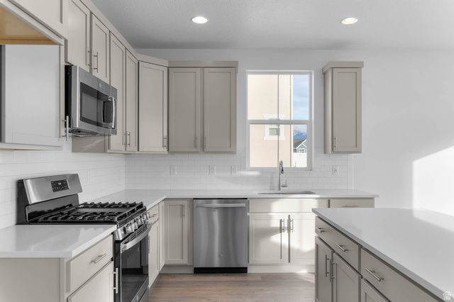 1295 W 2325 S, Syracuse, UT 84075