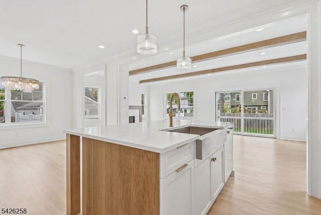 4 Shadylawn Dr, Madison Boro, NJ 07940
