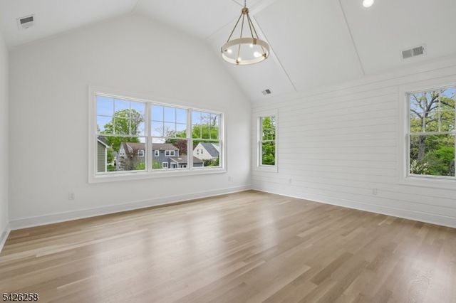 4 Shadylawn Dr, Madison Boro, NJ 07940