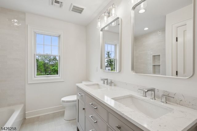 4 Shadylawn Dr, Madison Boro, NJ 07940